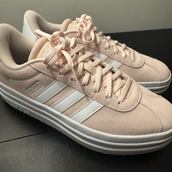 Adidas Women's light Pink Sneakers - NEW - Picture 5 of 7